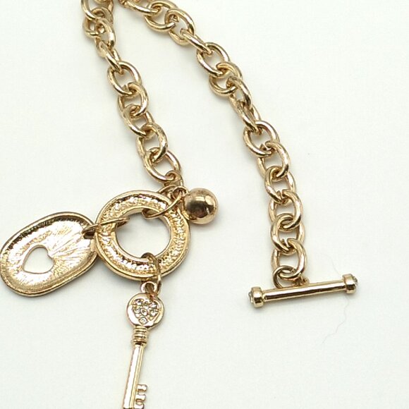 GUESS Toggle Chain Bracelet with Charms Gold-tone *Small Flaw* - Picture 7 of 15